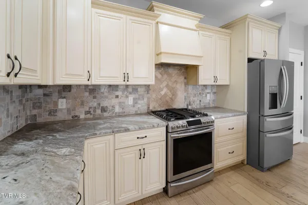 $669,000 | 15590 Piper Spg Avenue, Abingdon, VA 24210