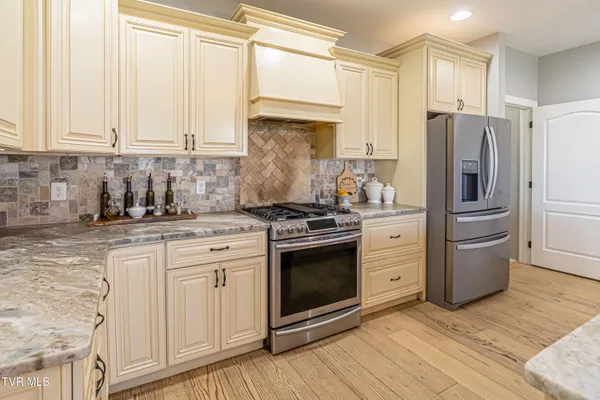 $669,000 | 15590 Piper Spg Avenue, Abingdon, VA 24210