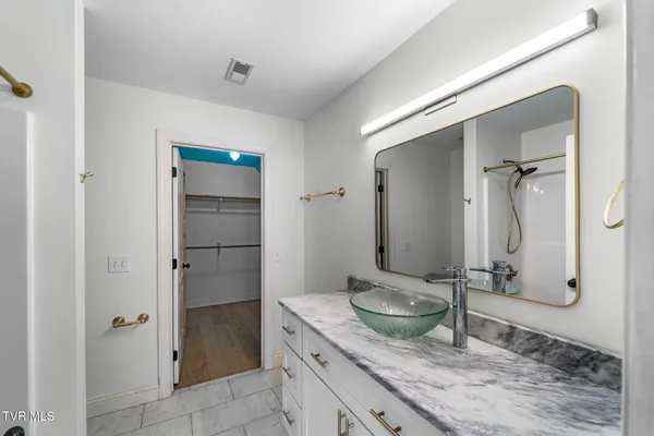 $669,000 | 15590 Piper Spg Avenue, Abingdon, VA 24210