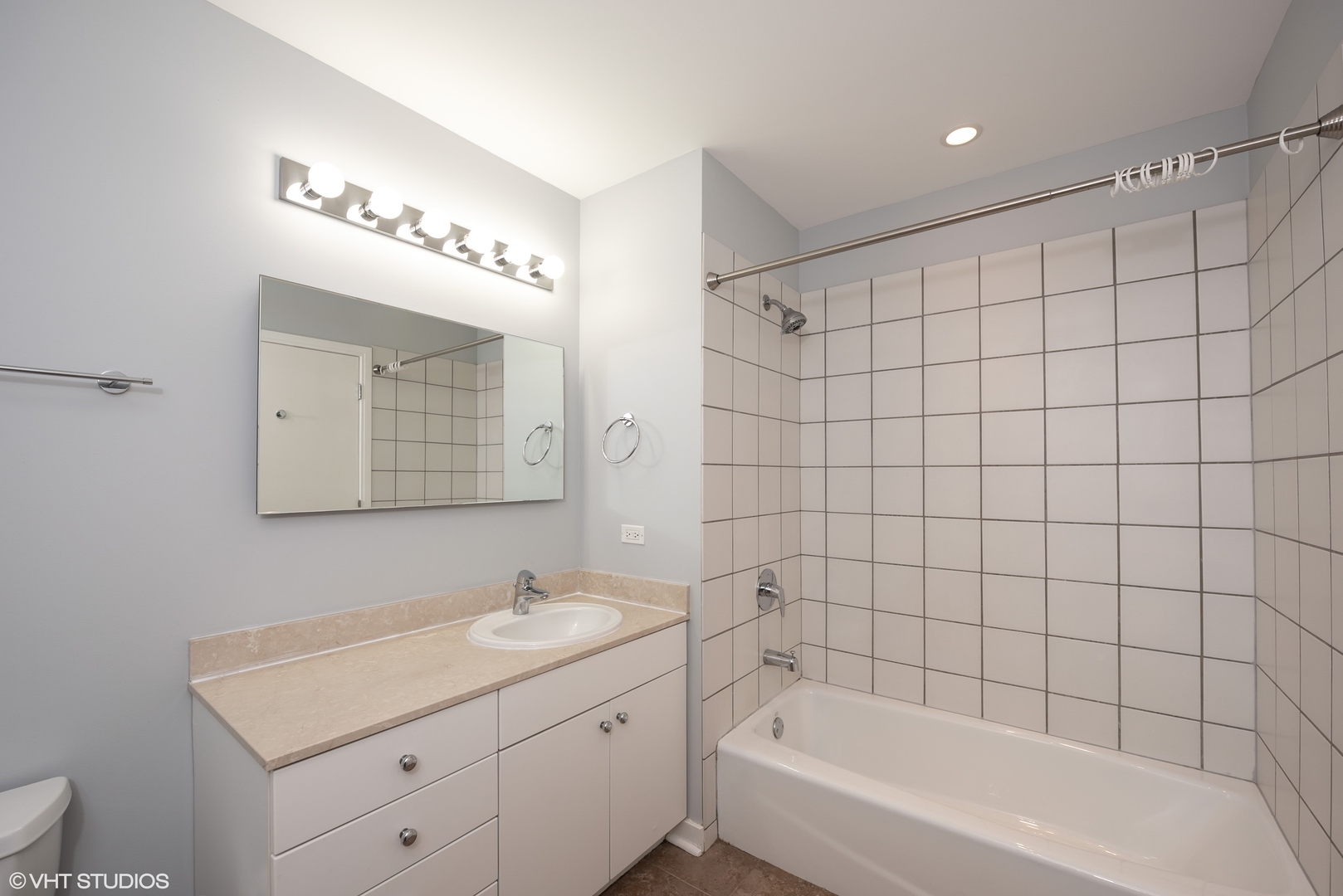 8 East Randolph Street, Unit 1607 Chicago, IL 60601 - Photo 11 of 12
