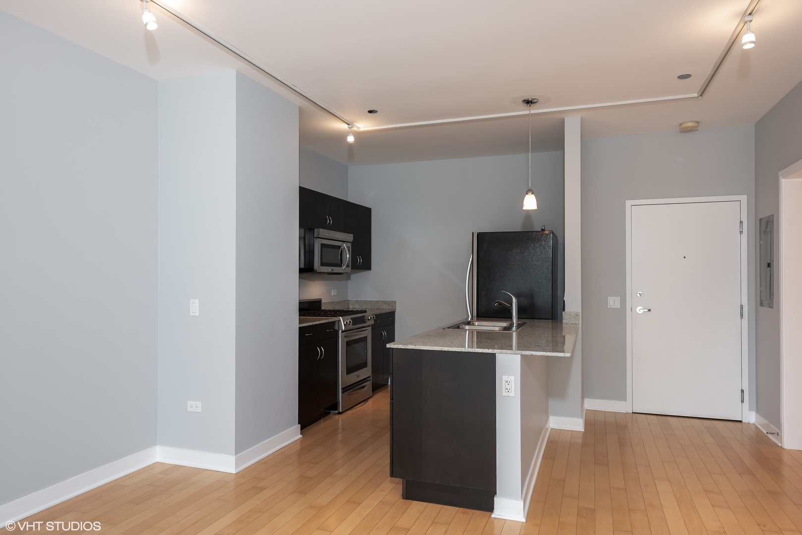 8 East Randolph Street, Unit 1607 Chicago, IL 60601 - Photo 2 of 12