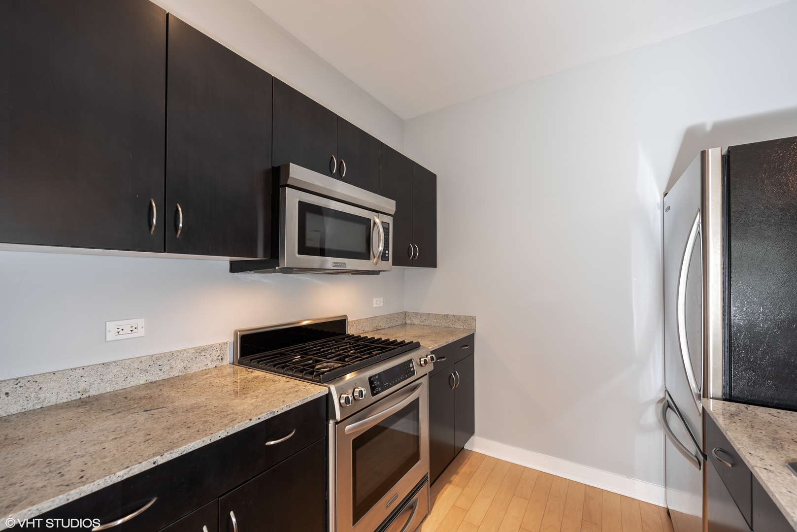 8 East Randolph Street, Unit 1607 Chicago, IL 60601 - Photo 3 of 12