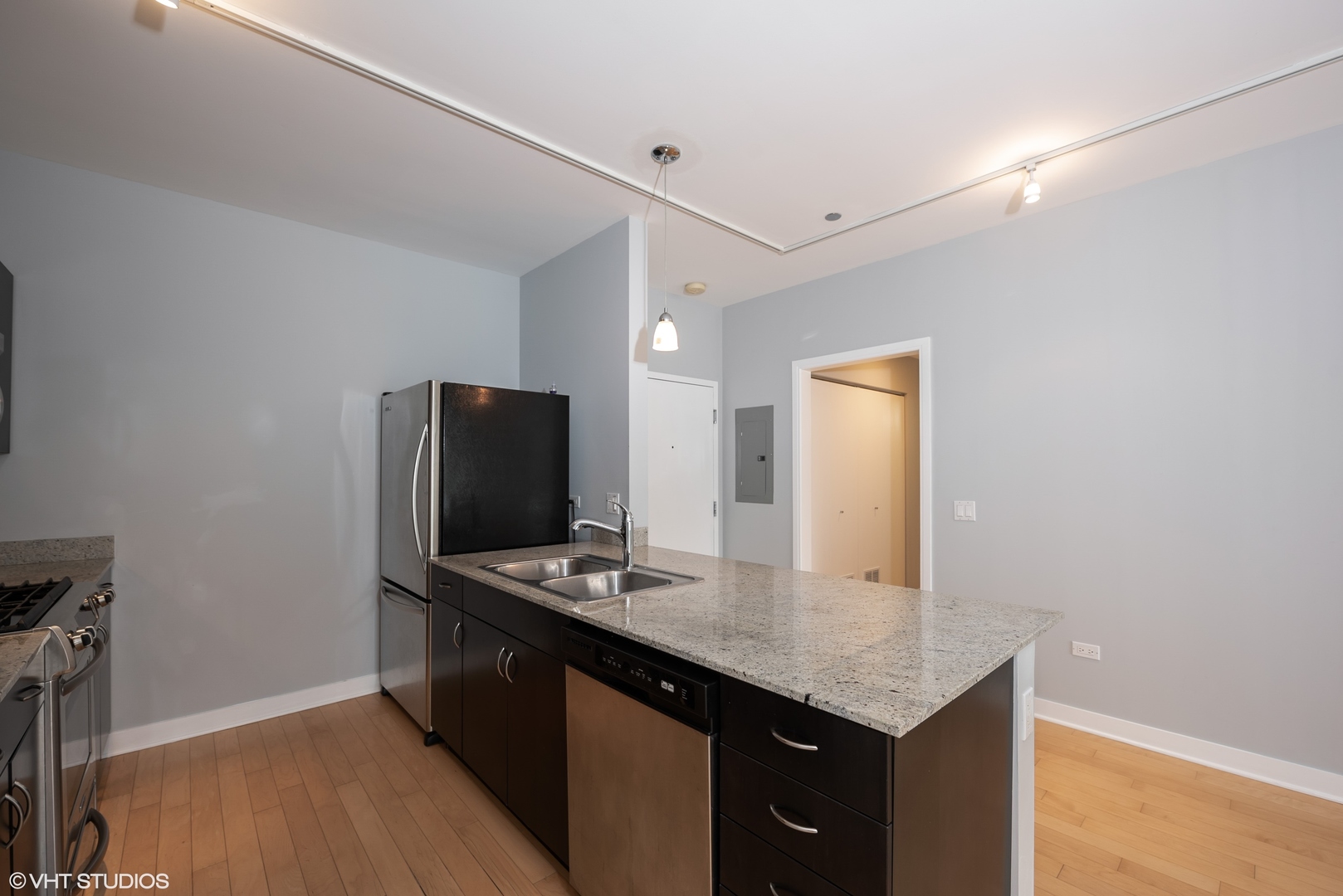 8 East Randolph Street, Unit 1607 Chicago, IL 60601 - Photo 4 of 12