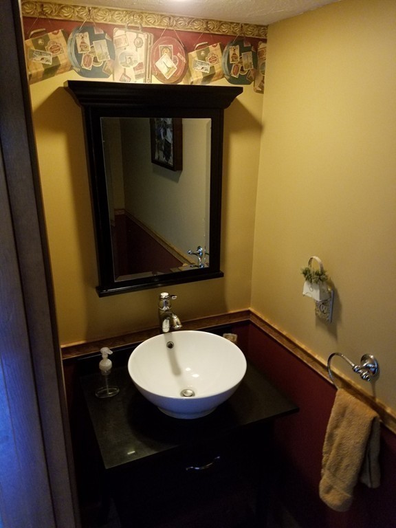 71 Jones Road Hopedale, MA 01747 - Photo 4 of 23 Gallery Image 4
