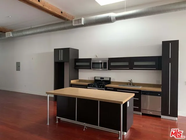 $3,369 | 652 Mateo Street, Unit 305, Los Angeles, CA 90021