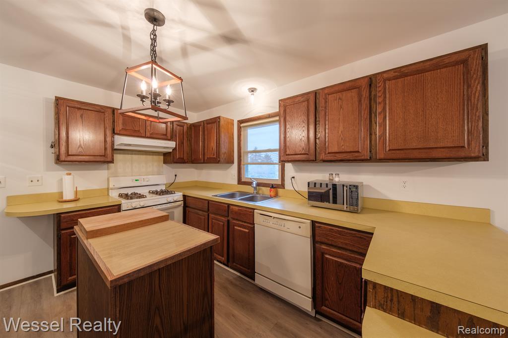 29720 Armada Ridge Road Richmond, MI 48062 - Photo 4 of 42