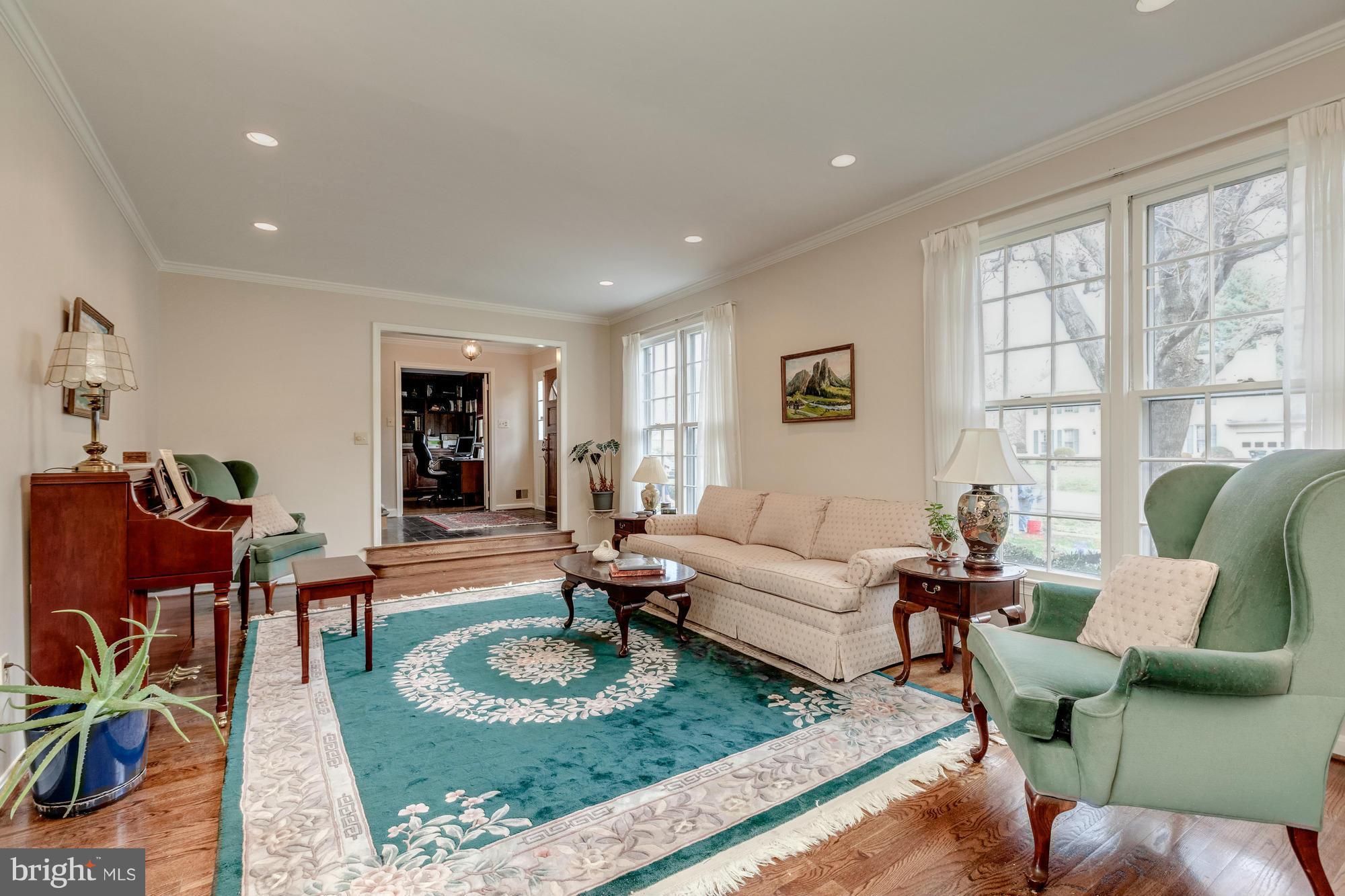 1200 Winter Hunt Road McLean, VA 22102 - Photo 3 of 25 Living Room