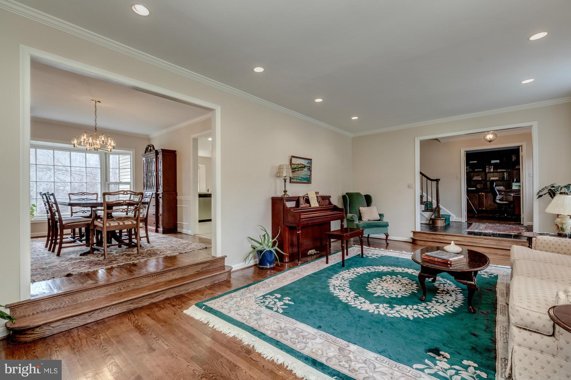 1200 Winter Hunt Road McLean, VA 22102 - Photo 4 of 25 Living Room
