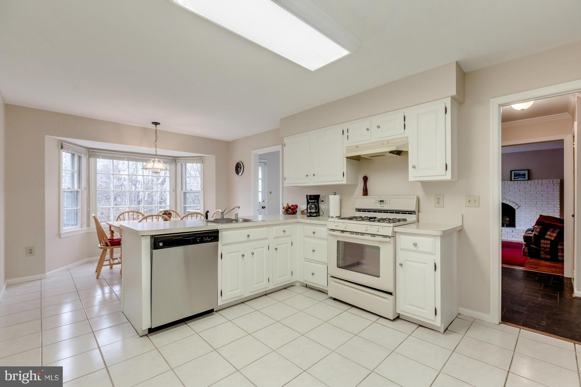 1200 Winter Hunt Road McLean, VA 22102 - Photo 8 of 25 Kitchen