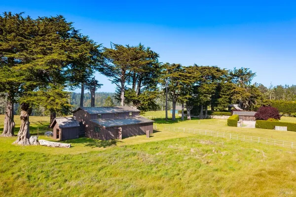 $1,995,000 | 32550 Navarro Ridge Road, Albion, CA 95410