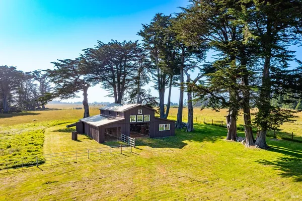 $1,995,000 | 32550 Navarro Ridge Road, Albion, CA 95410