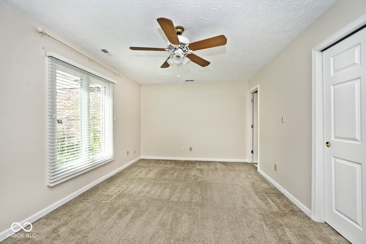 5224 Greenwillow Road Indianapolis, IN 46226 - Photo 8 of 38 Gallery Image 8