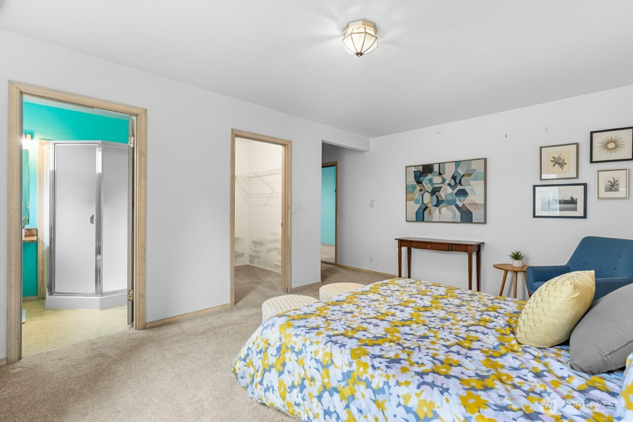 605 40th Place Everett, WA 98201 - Photo 26 of 39 a bedroom with a bed and a desk