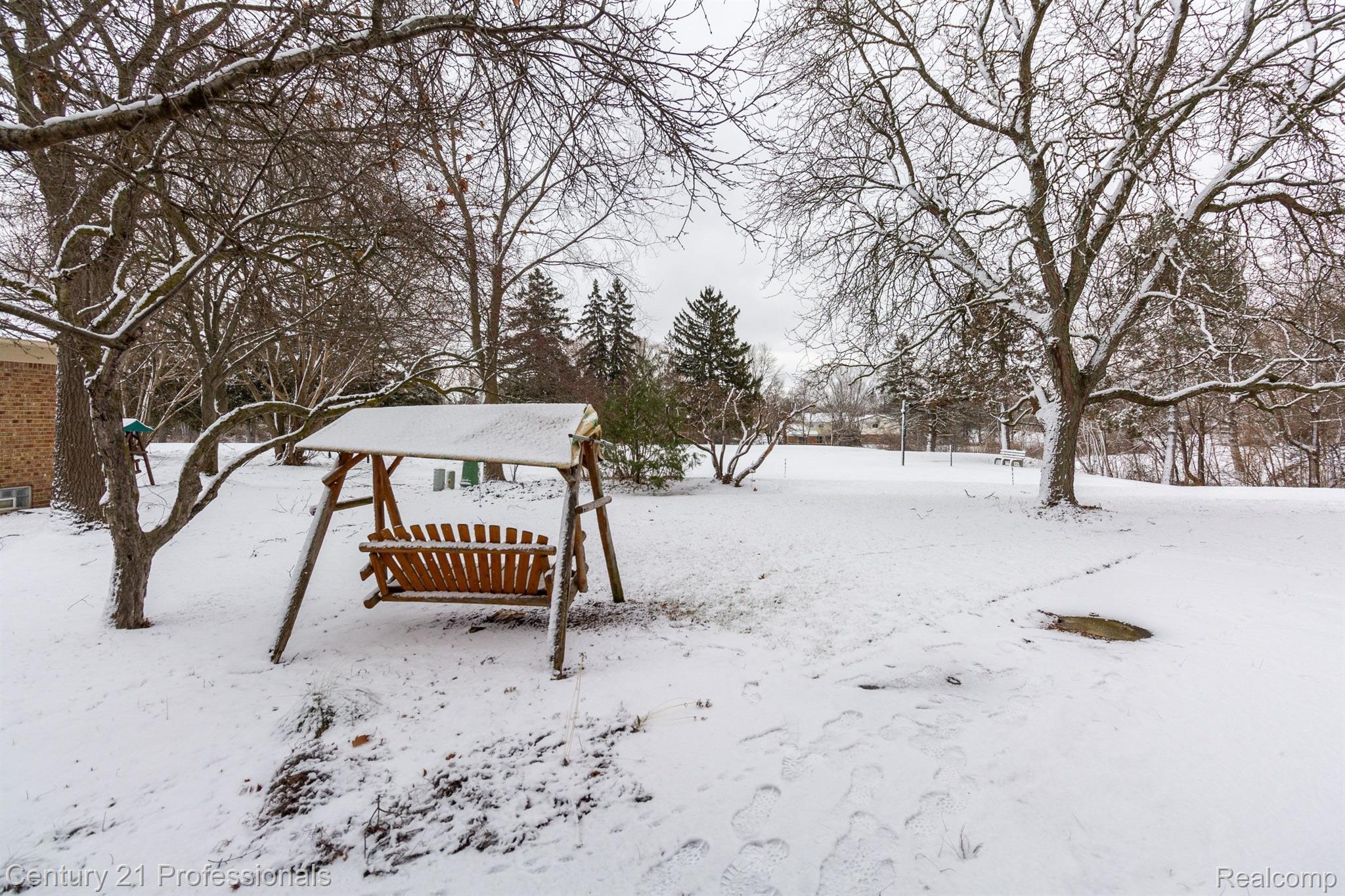 573 Lockmoore Court Rochester, MI 48307 - Photo 49 of 59 Gallery Image 49