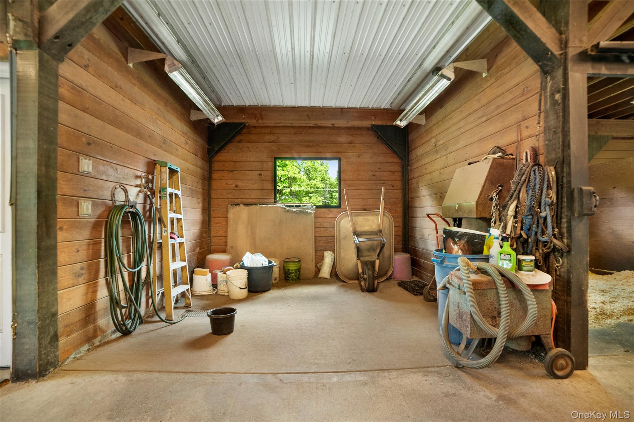 73 Lake Ellis Road Wingdale, NY 12594 - Photo 31 of 43 Wash stall with heat lamps