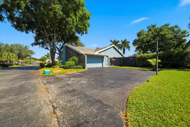 $6,800 | 960 Bayberry Point Drive, Plantation, FL 33324