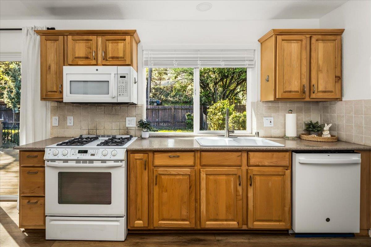 11146 Ragan Way Grass Valley, CA 95949 - Photo 12 of 34