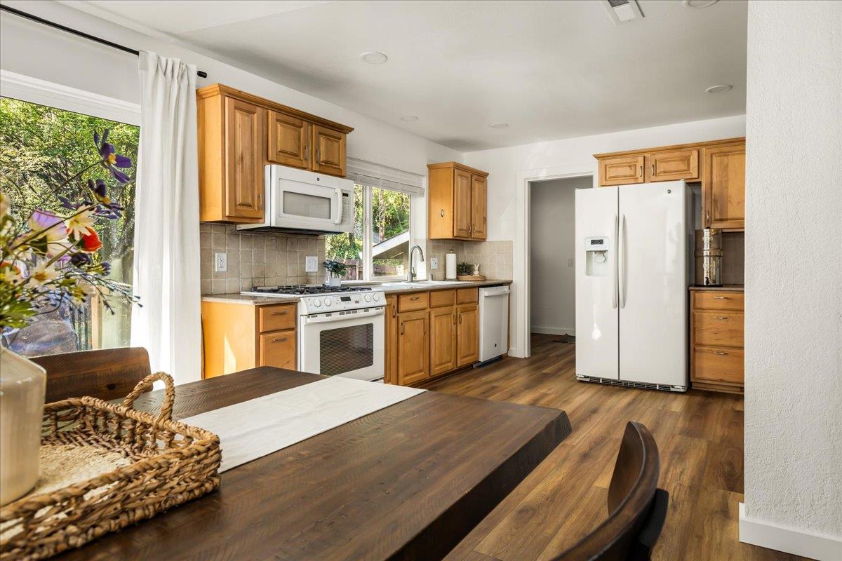 11146 Ragan Way Grass Valley, CA 95949 - Photo 10 of 34