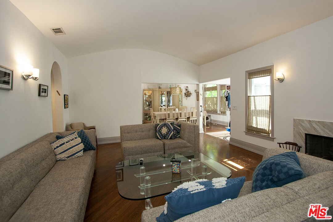 1173 South Point View Street Los Angeles, CA 90035 - Photo 6 of 18