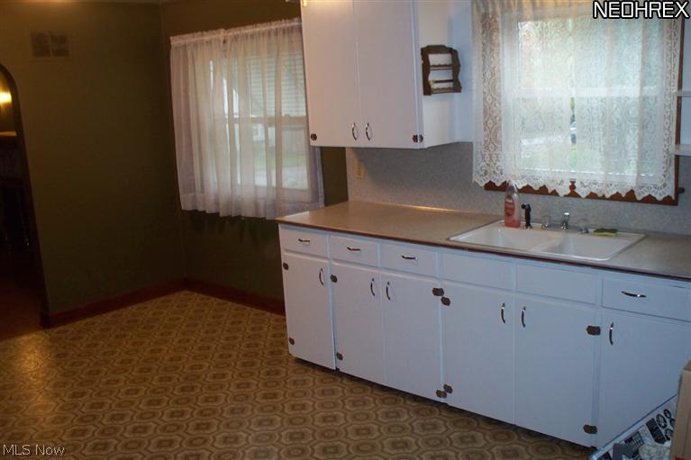 696 South State Line Road Masury, OH 44438 - Photo 4 of 14 Gallery Image 4
