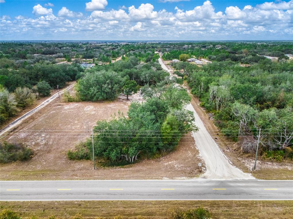 2713 West Hasbrouck Road Avon Park, FL 33825 - Photo 4 of 14 a view of a yard with an outdoor space
