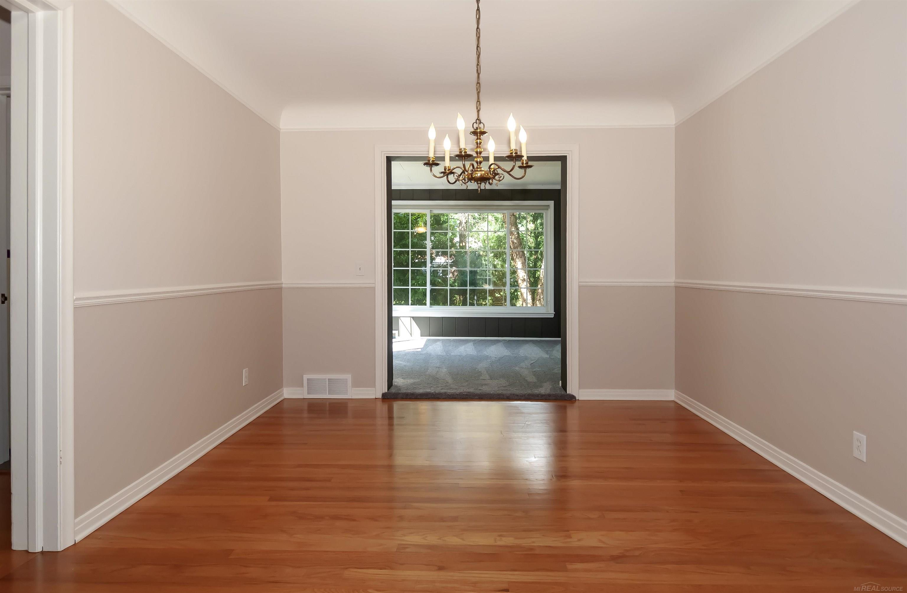 880 Shoreham Road Grosse Pointe Woods, MI 48236 - Photo 8 of 46