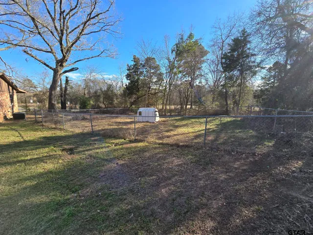 a view of a yard with entertaining space