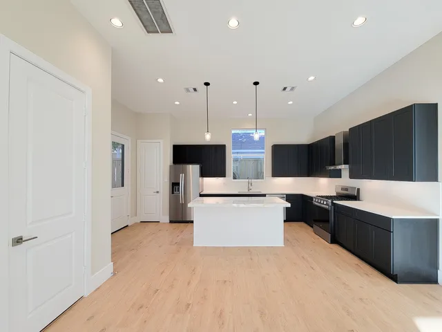 $2,900 | 5613 Leonard Street, Houston, TX 77023