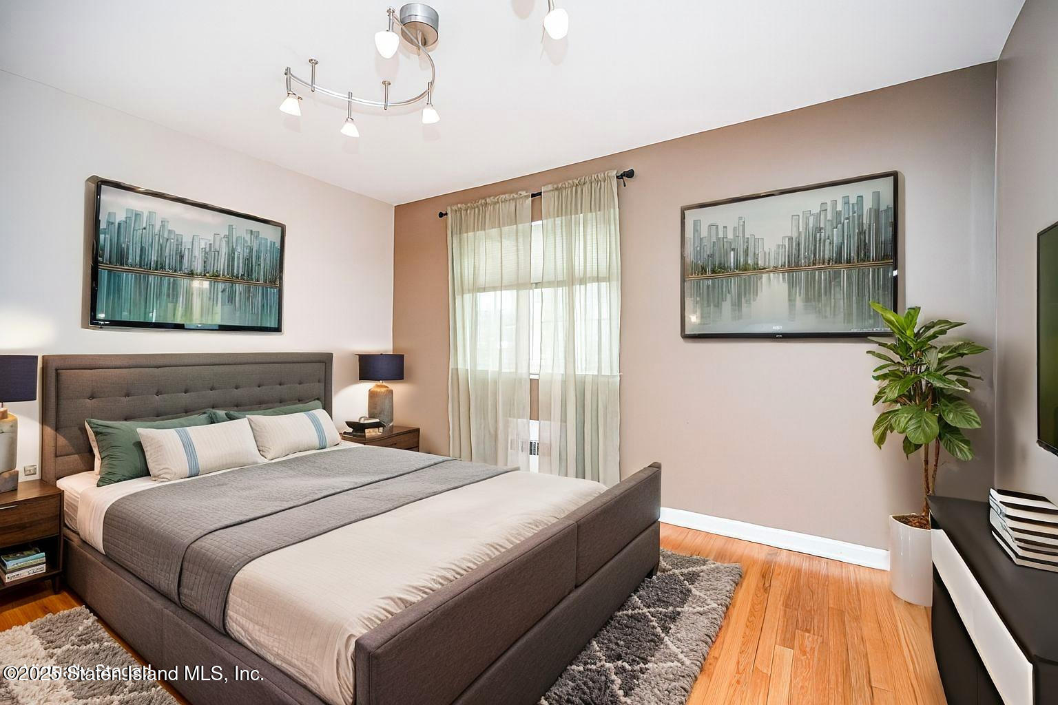 493 Willowbrook Road Staten Island, NY 10314 - Photo 19 of 38 SECOND BEDROOM