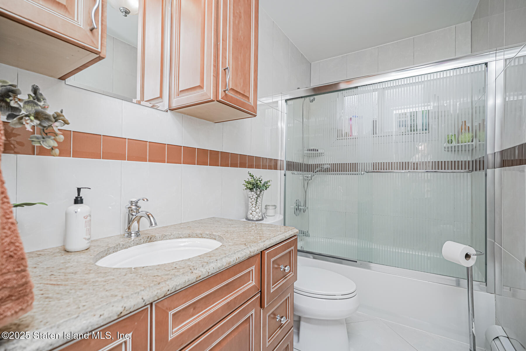 493 Willowbrook Road Staten Island, NY 10314 - Photo 22 of 38 MAIN BATHROOM