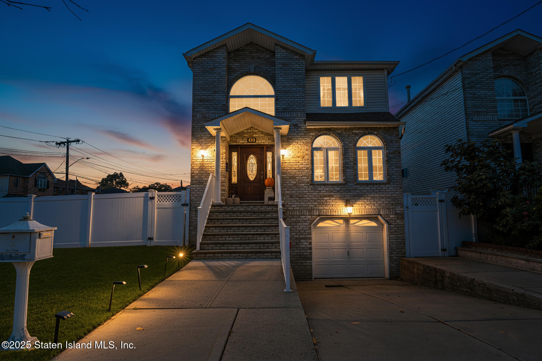 493 Willowbrook Road Staten Island, NY 10314 - Photo 3 of 38 FRONT