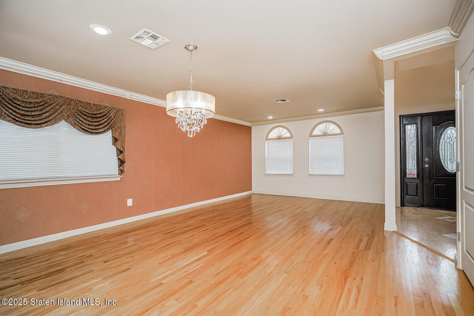 493 Willowbrook Road Staten Island, NY 10314 - Photo 9 of 38 living room/dining room