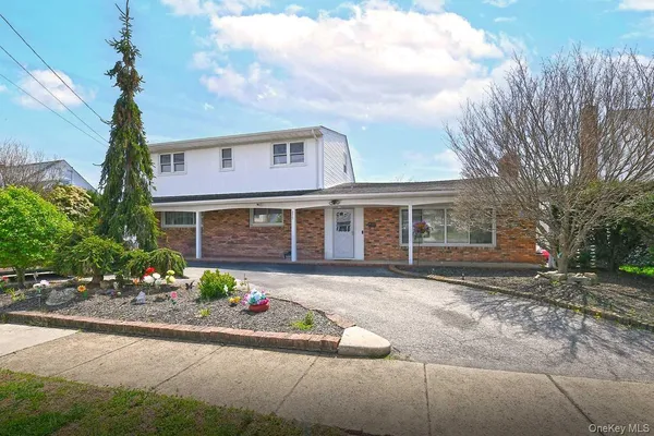 $599,000 | 275 36th Street, Lindenhurst, NY 11757
