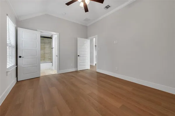 wooden floor in an empty room with a ceiling fan