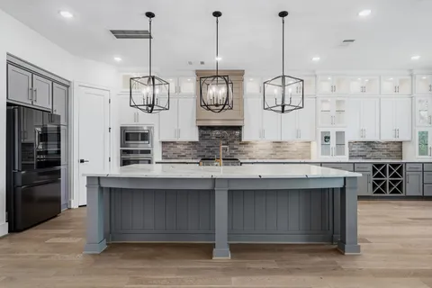 $879,000 | 208 South Empress Green Place, Montgomery, TX 77316