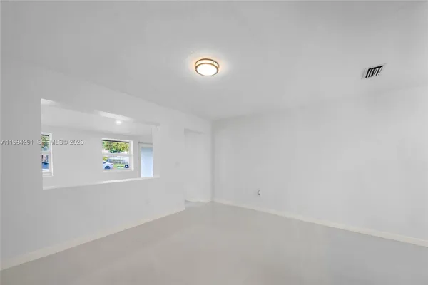 $2,650 | 27 Suffolk Avenue, Hialeah, FL 33010