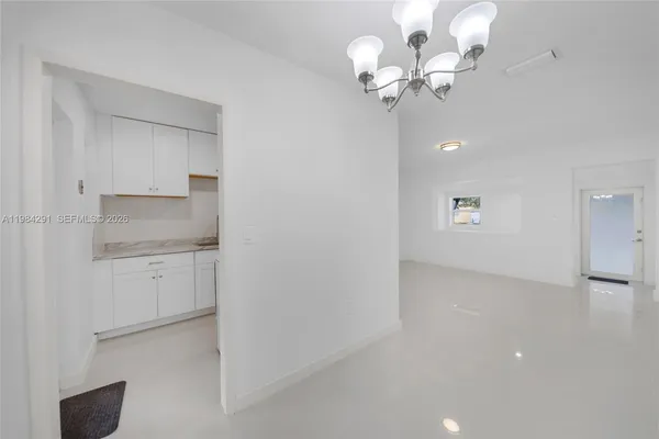 $2,650 | 27 Suffolk Avenue, Hialeah, FL 33010