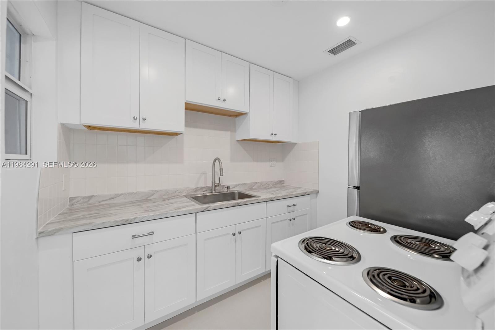 27 Suffolk Avenue Hialeah, FL 33010 - Photo 17 of 40