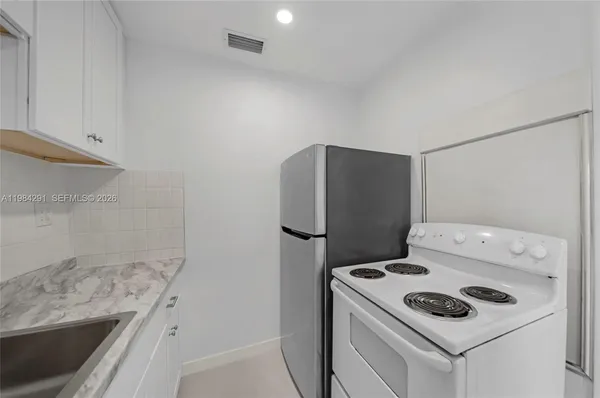 $2,650 | 27 Suffolk Avenue, Hialeah, FL 33010