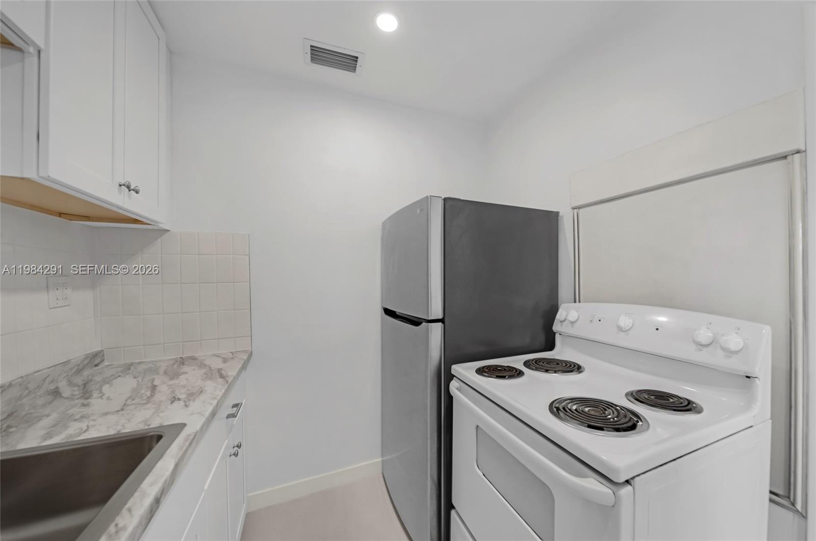 27 Suffolk Avenue Hialeah, FL 33010 - Photo 18 of 40