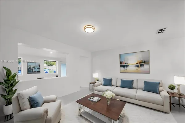 $2,650 | 27 Suffolk Avenue, Hialeah, FL 33010