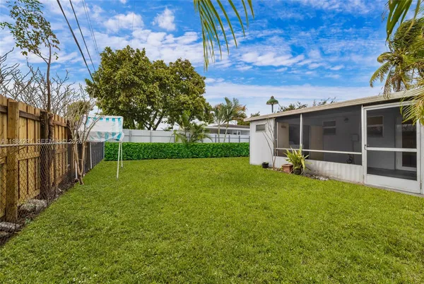 $2,650 | 27 Suffolk Avenue, Hialeah, FL 33010