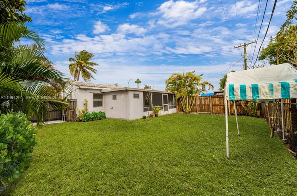 $2,650 | 27 Suffolk Avenue, Hialeah, FL 33010