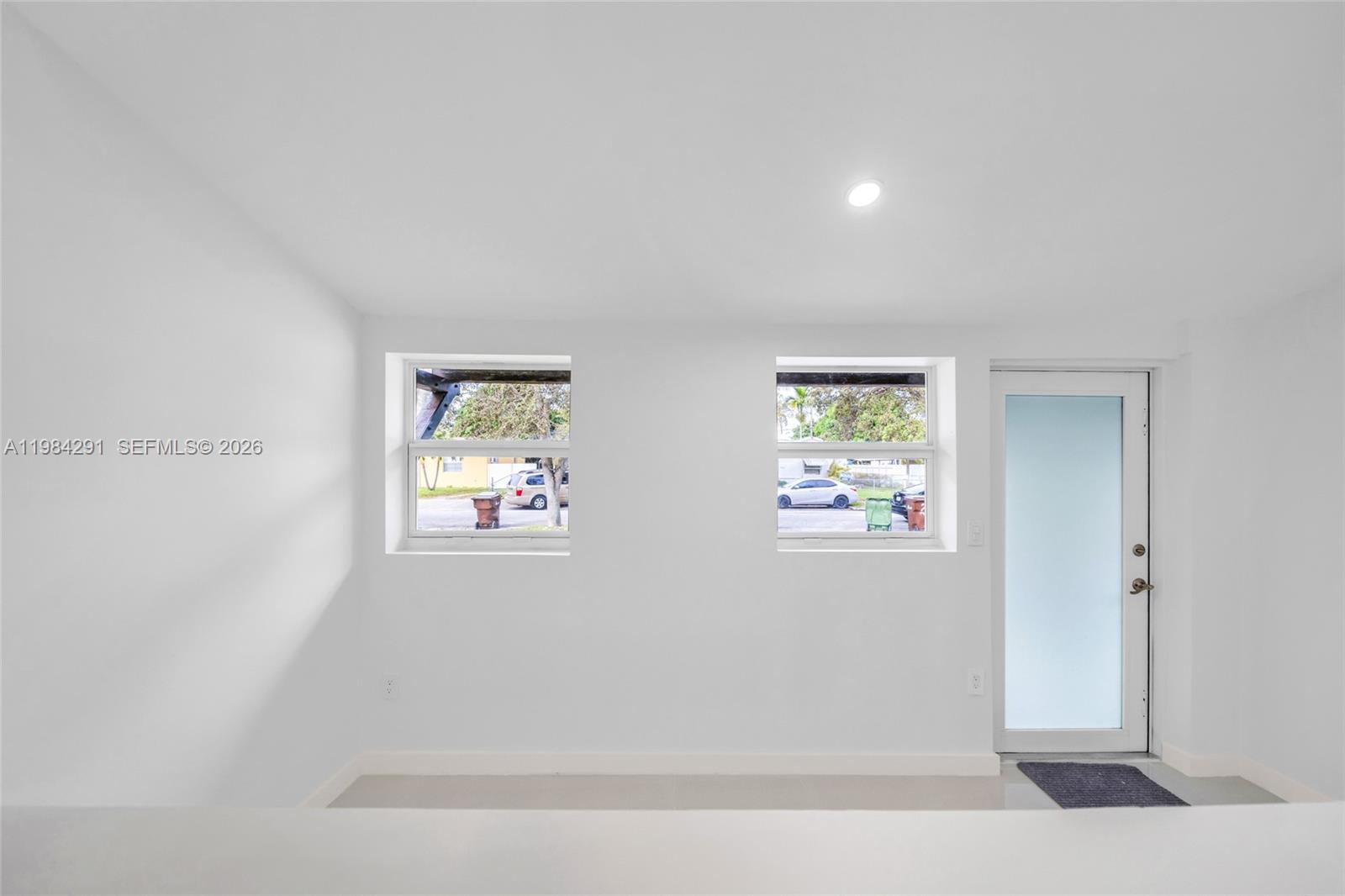 27 Suffolk Avenue Hialeah, FL 33010 - Photo 7 of 40 Foyer