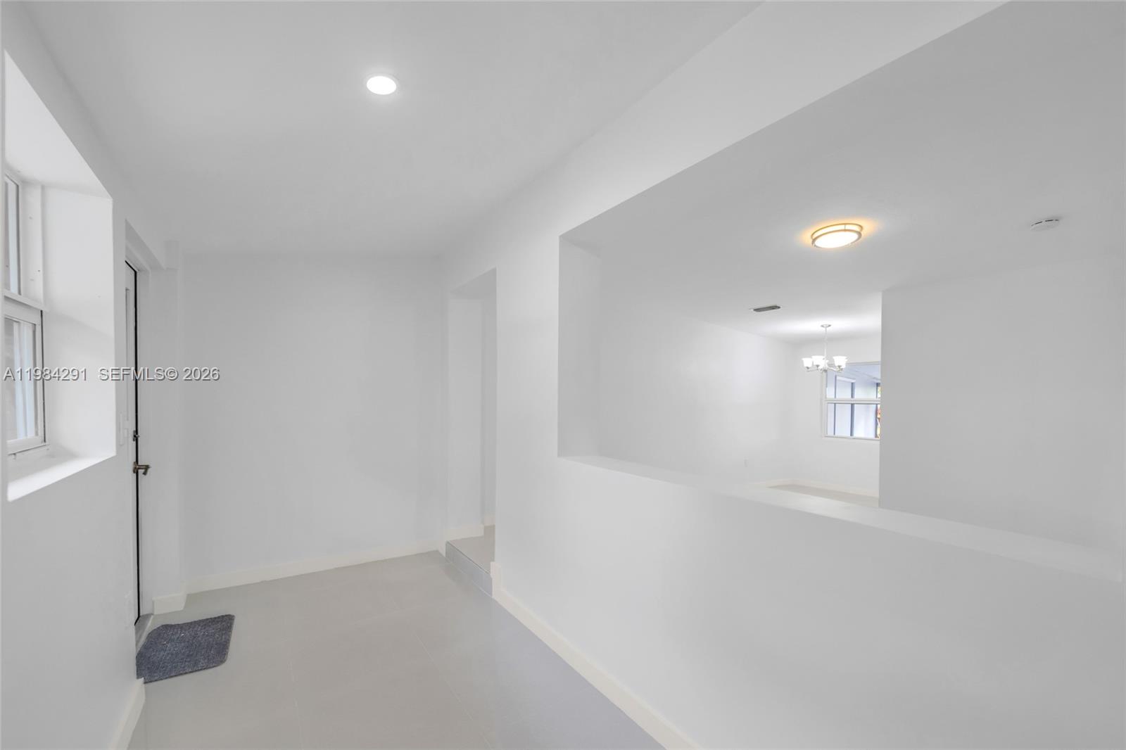 27 Suffolk Avenue Hialeah, FL 33010 - Photo 8 of 40 Foyer