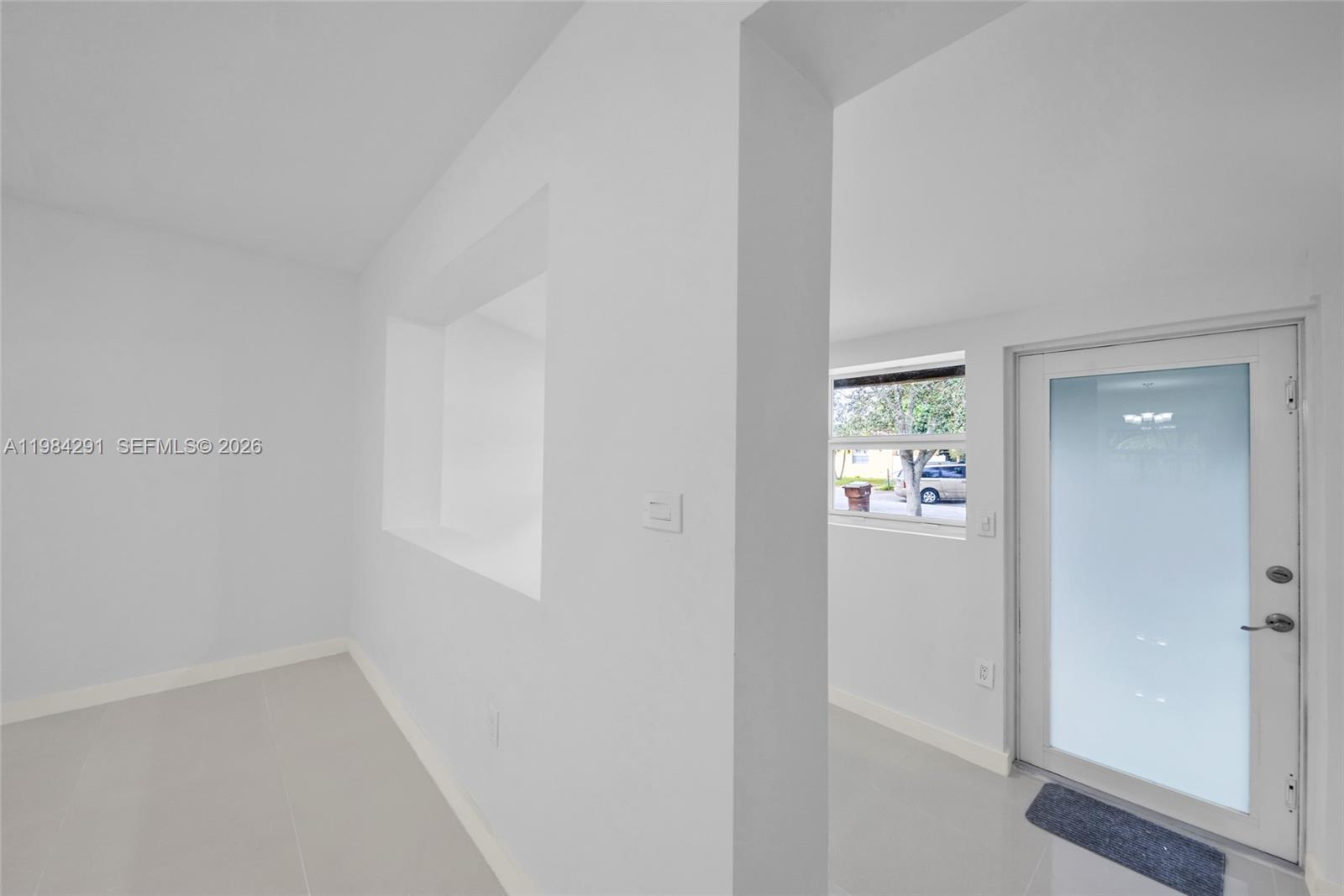 27 Suffolk Avenue Hialeah, FL 33010 - Photo 9 of 40 Foyer