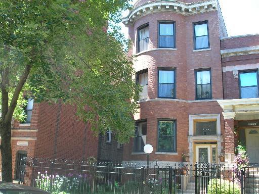 4326 North Kenmore Avenue, Unit 1 Chicago, IL 60613 - Photo 1 of 14 a front view of a building with balcony