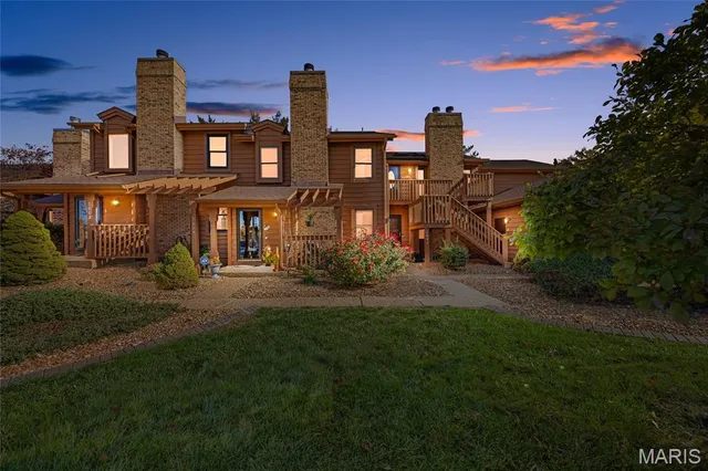 $199,990 | 2006 Avignon Court, Unit D, St. Charles, MO 63303