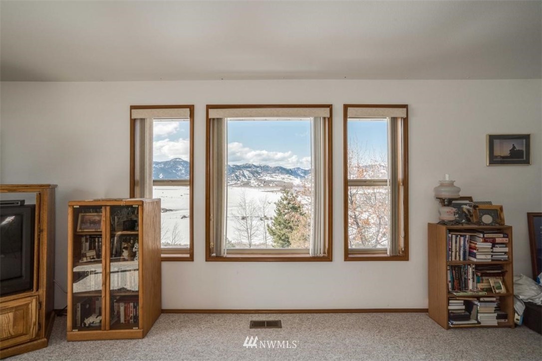 4100 Jim Smith Road Wenatchee, WA 98801 - Photo 11 of 13 Gallery Image 11