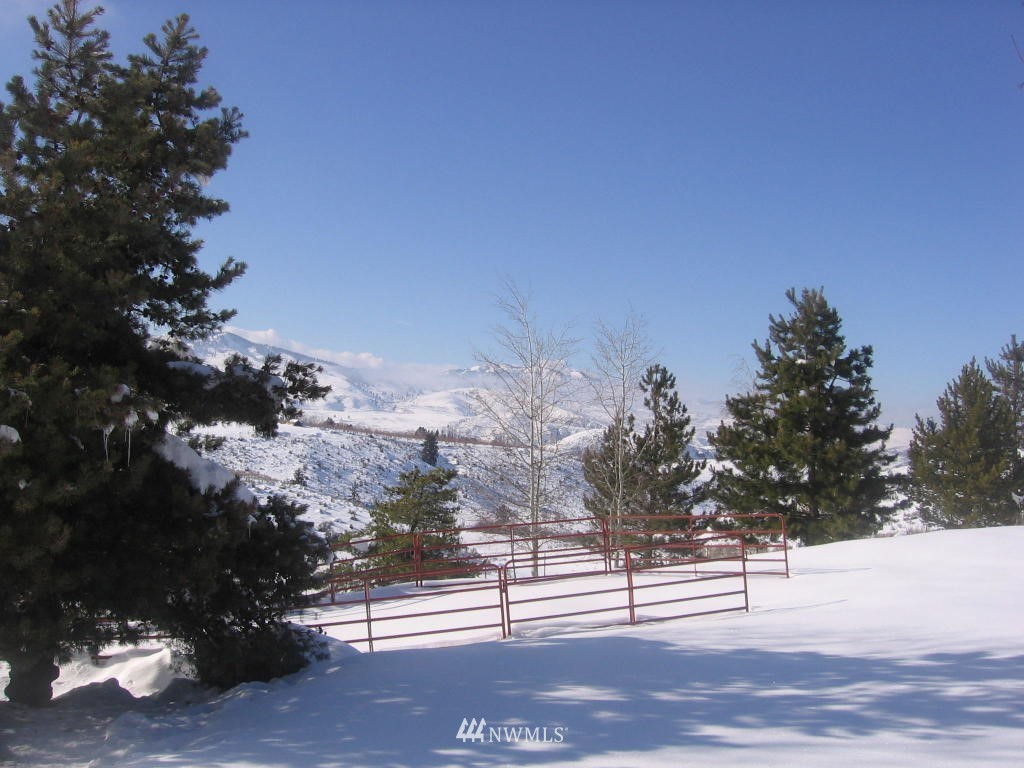 4100 Jim Smith Road Wenatchee, WA 98801 - Photo 4 of 13 Gallery Image 4